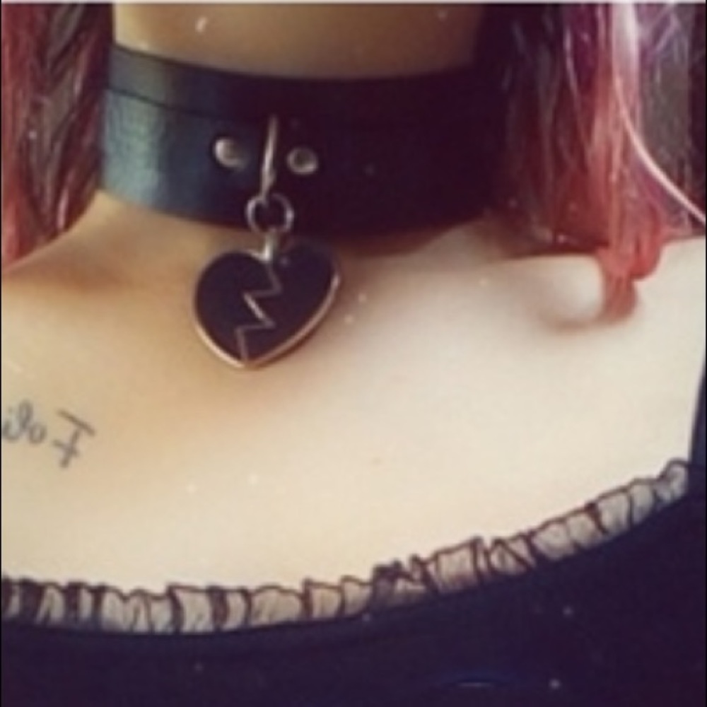 NWT Grunge Thick Broken Heart Choker Necklace